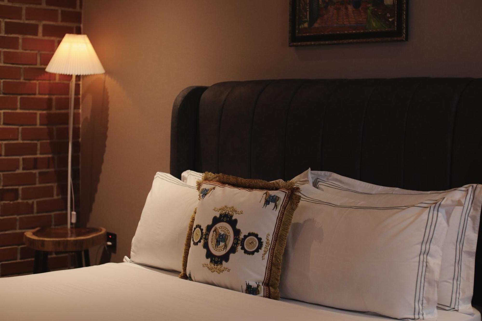 Rare Heritage House Hotel